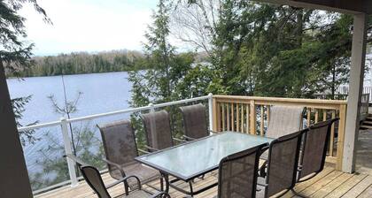 Luxurious Waterfront Retreat on Paudash Lake - Ridgestone Cottage