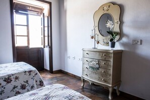 1 bedroom, iron/ironing board, WiFi, bed sheets - Holiday Home 'El Carreton Cottage' with Shared Terrace, Shared Garden and Wi-Fi (Alojera)