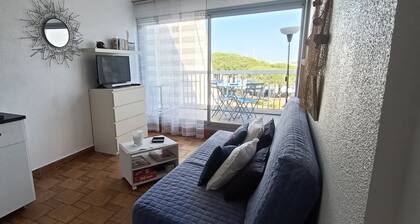 STUDIO FACING THE SEA