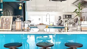 Room, 1 Bedroom | Dining