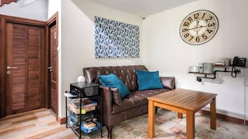Chambre, 1 chambre | Coin séjour | Livres