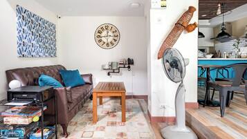 Chambre, 1 chambre | Salle de séjour | Livres