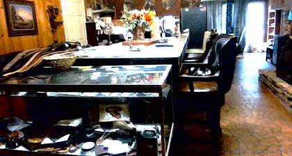 5 bedroom bed & breakfast in adorable Statesville with AC