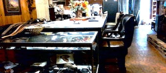 5 bedroom bed & breakfast in adorable Statesville with AC