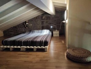 2 habitaciones, tabla de planchar con plancha, wifi y ropa de cama 