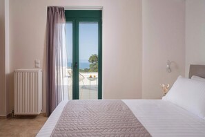 10 bedrooms, in-room safe, iron/ironing board, travel cot - Lithea Seaview Villa & Estate (Chania)
