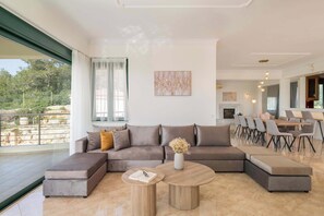 Smart TV, fireplace, video games - Lithea Seaview Villa & Estate (Chania)