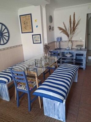 Dining - Refurbished cosy apartment in one of Portugal's most unspoilt coastal villages. (Silveira)