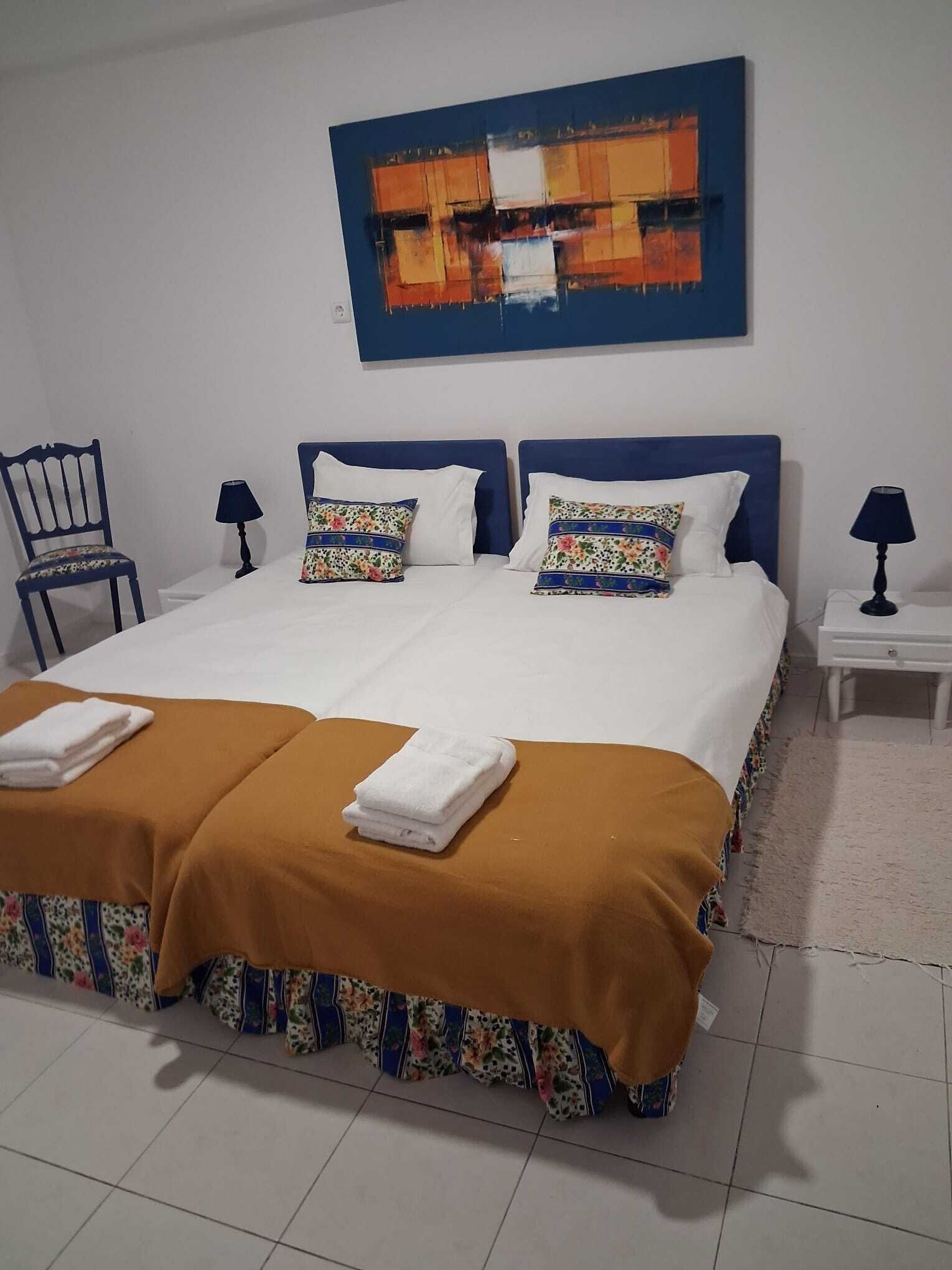 2 quartos, ferros/tábuas de passar roupa, Wi-Fi, roupa de cama