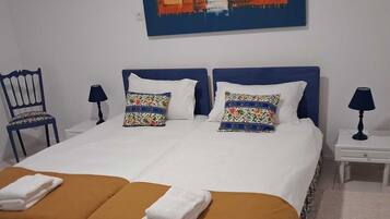 2 quartos, ferros/tábuas de passar roupa, Wi-Fi, roupa de cama