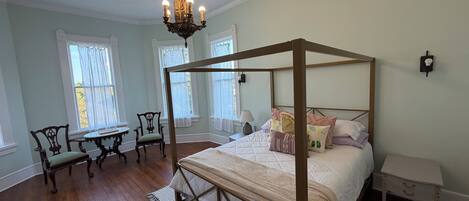 4 habitaciones, tabla de planchar con plancha, internet y ropa de cama