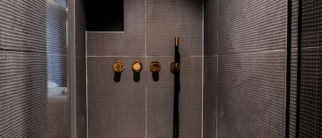 Appartement Familial, vue ville | Salle de bain | Articles de toilette gratuits, sĂšche-cheveux, serviettes fournies, savon