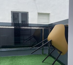 Appartement Élite, balcon, vue ville | Enceinte de l’hébergement