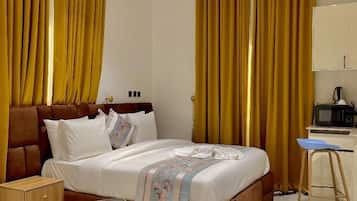 Estudio Grand, balcón | Espacio para trabajar con laptop, wifi gratis y ropa de cama
