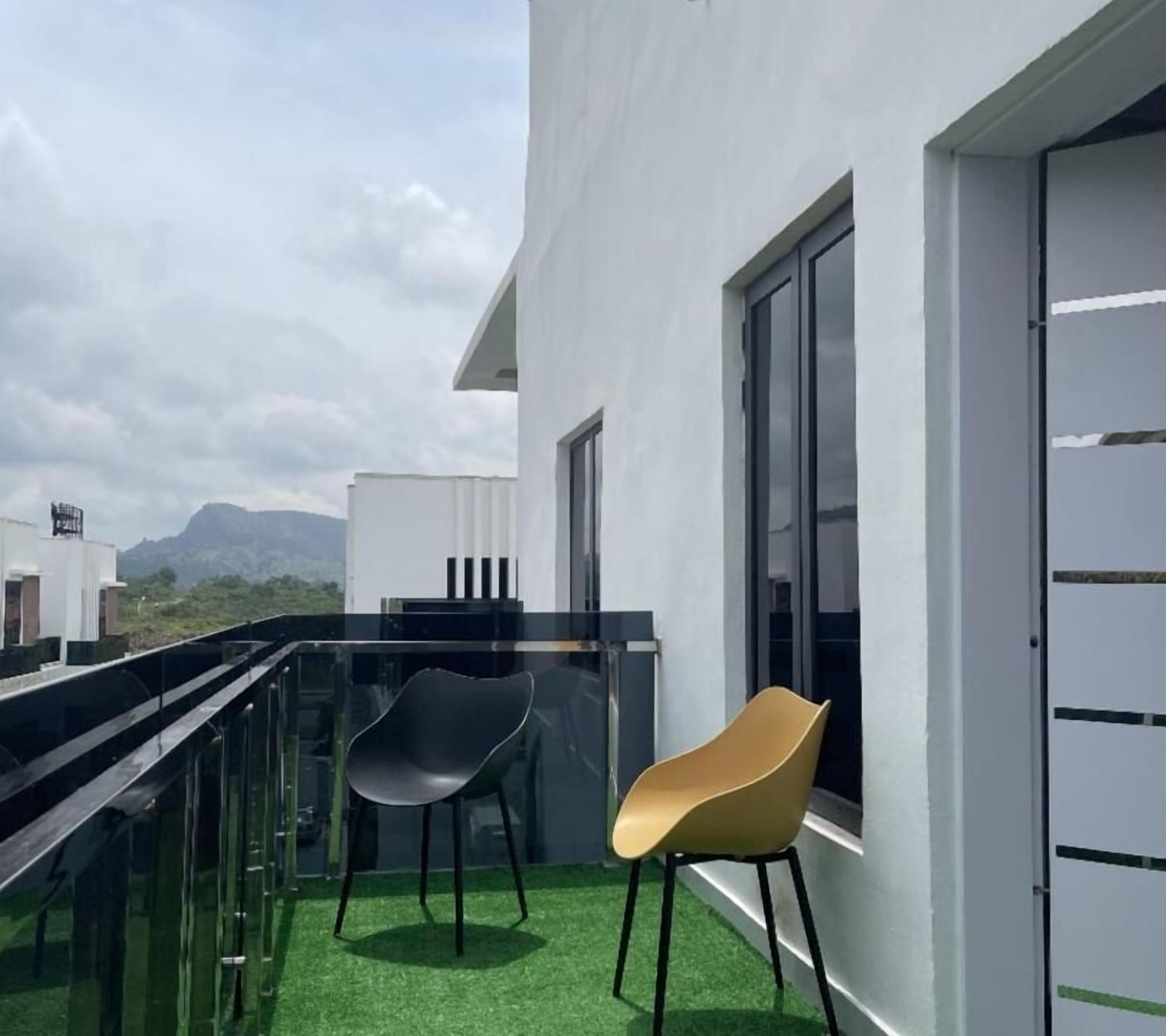 Appartement Élite, balcon, vue sur la ville | Terrain de l’hébergement 