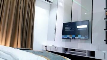 Comfort Suite, Balcony, City View