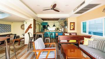 Room, 1 Bedroom | Dining