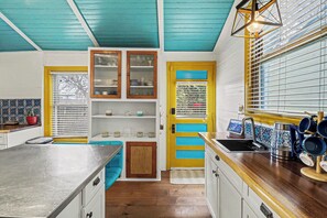 Private kitchen - Charming Historic 2 Bedroom Corktown Home With Spanish Style Kitchen (Detroit)