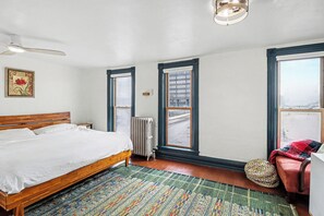 Room - Charming Historic 2 Bedroom Corktown Home With Spanish Style Kitchen (Detroit)