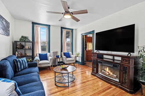 Charming Historic 2 Bedroom Corktown Home With Spanish Style Kitchen