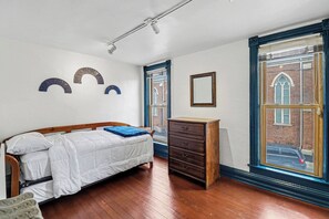 Room - Charming Historic 2 Bedroom Corktown Home With Spanish Style Kitchen (Detroit)