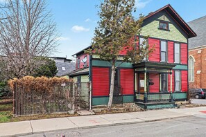 Exterior - Charming Historic 2 Bedroom Corktown Home With Spanish Style Kitchen (Detroit)
