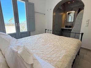 3 bedrooms, iron/ironing board, free WiFi, bed sheets - Villa Gala (Kamari)