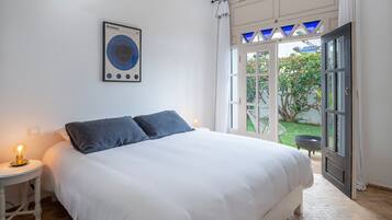 6 bedrooms, free WiFi, bed sheets
