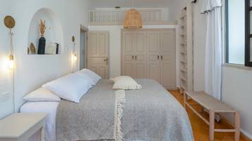 6 bedrooms, free WiFi, bed sheets