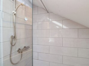 Shower - Kiloran (Rhosneigr)