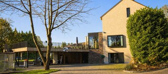 Sustainable silence in waterfront studio