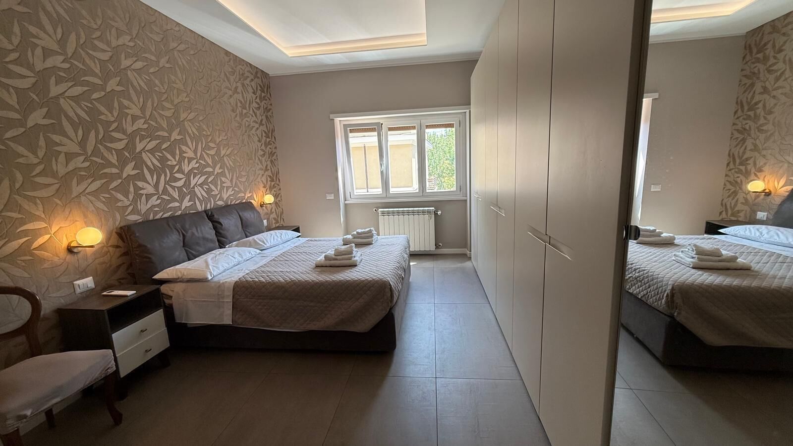 2 bedrooms, internet, bed sheets