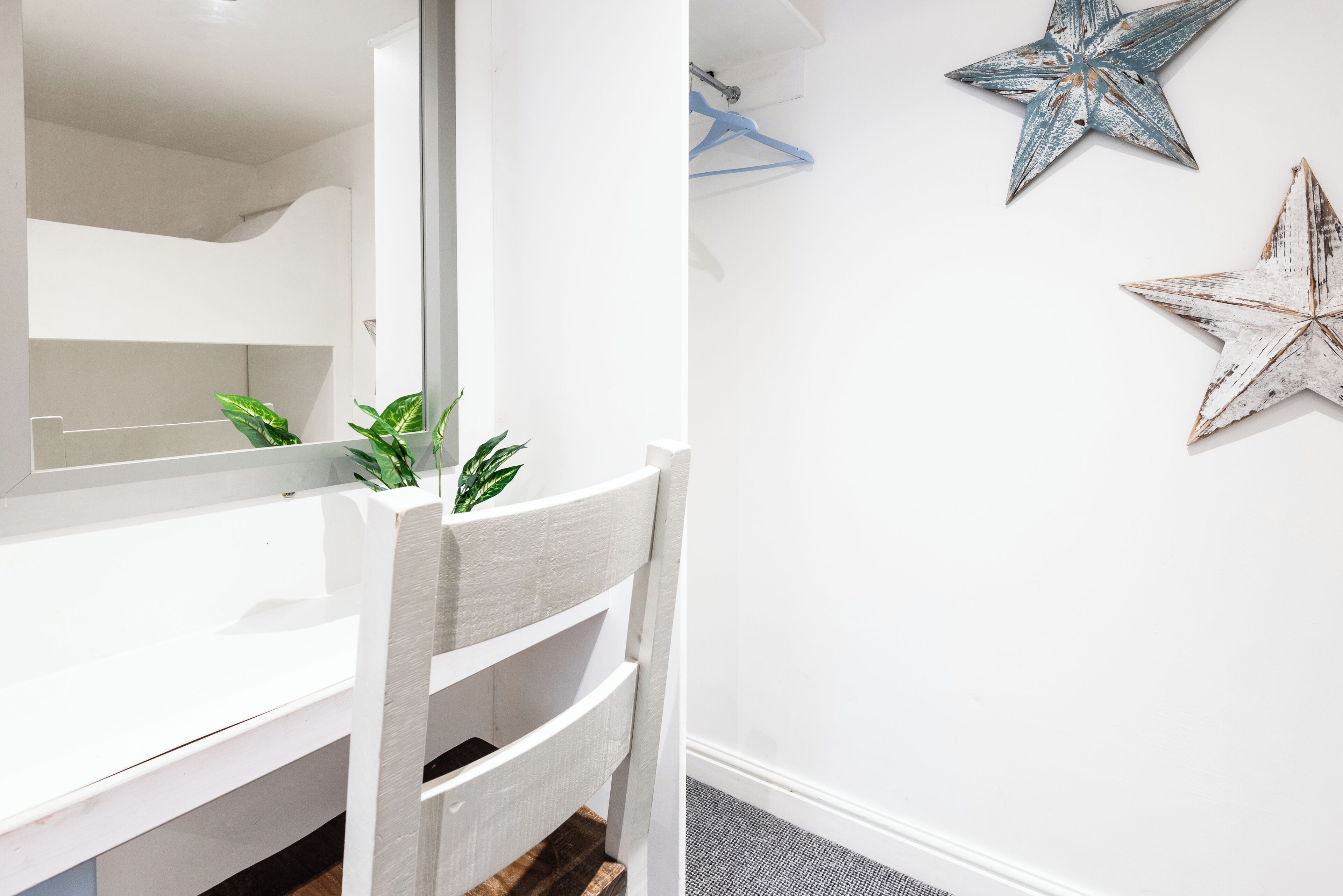 Classic Triple Room, 3 Single Beds, Private Bathroom | Interior