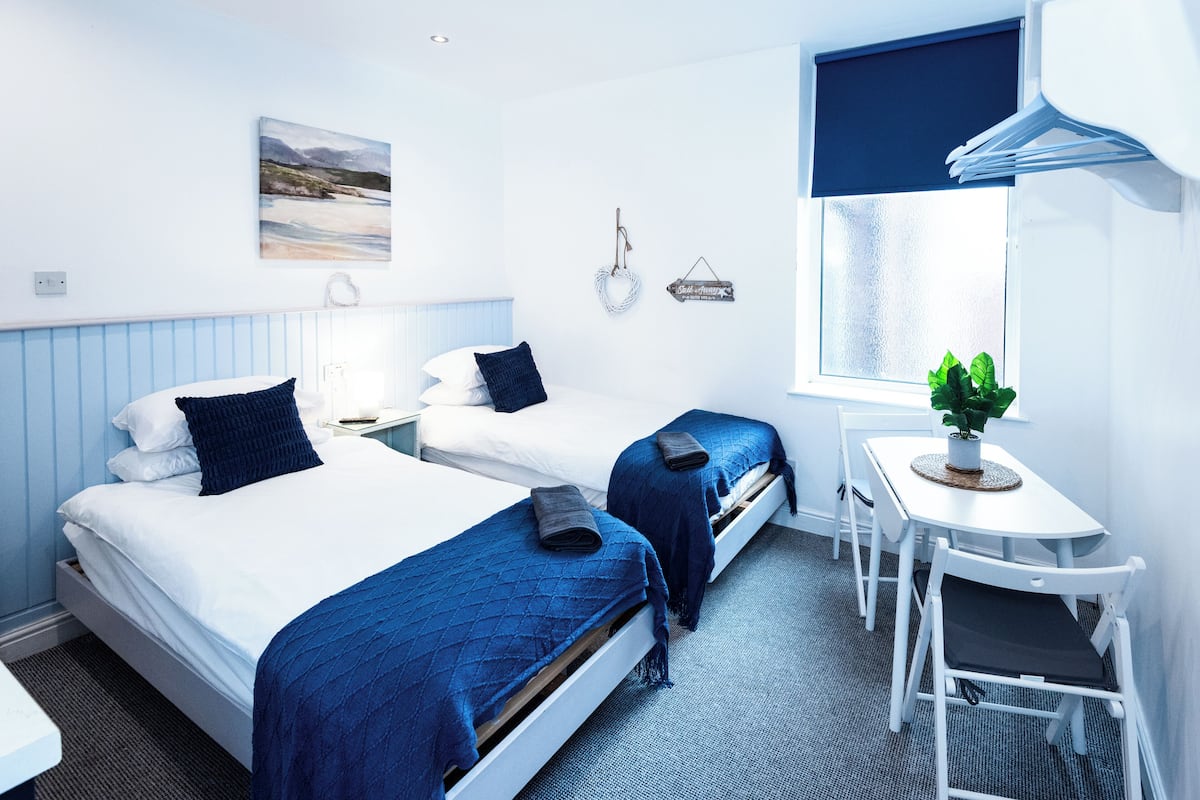 Economy Twin Room, 2 Twin Beds, Non Smoking, Private Bathroom | Free WiFi