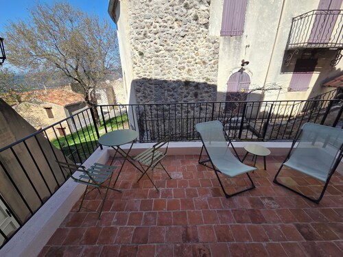 La Terrasse 2-person studio in a quiet, cool location