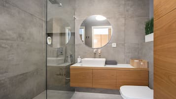 Appartement Supérieur, balcon, vue ville | Salle de bain