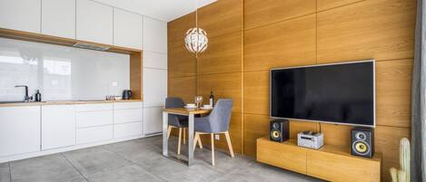 Superior Apartment, Balcony, City View | Interior