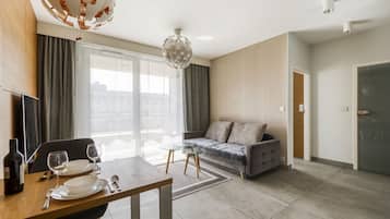 Appartement supérieur, balcon, vue sur la ville | Aire de séjour