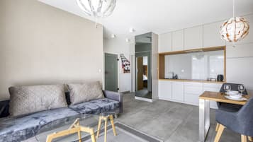 Appartement supérieur, balcon, vue sur la ville | Aire de séjour