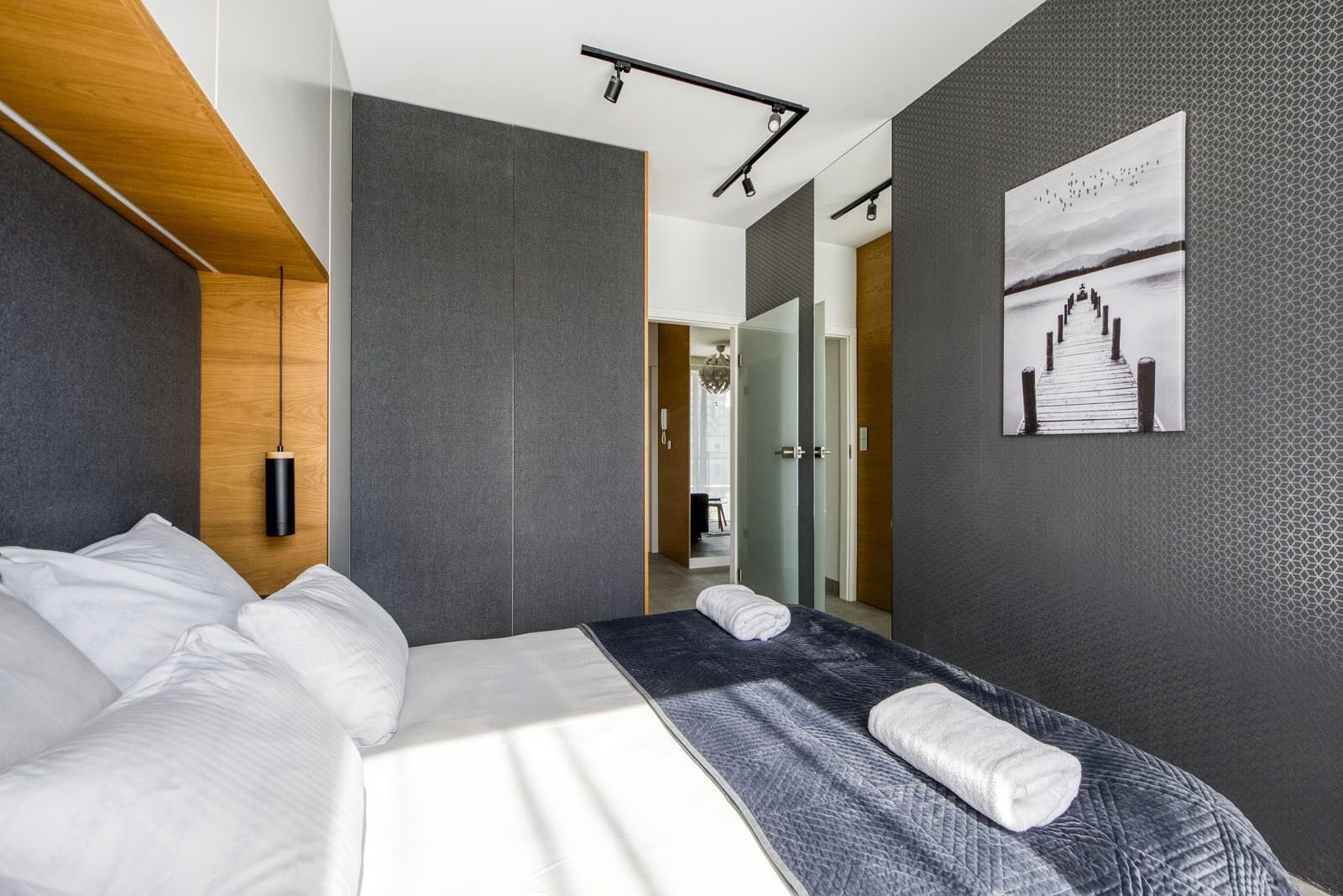 Appartement supérieur, balcon, vue sur la ville | Rideaux d’obscurcissement, fer et planche à repasser