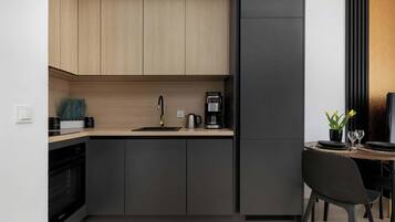 Kühlschrank, Ofen, Herdplatte, Geschirrspüler