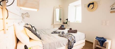 1 habitación, escritorio, tabla de planchar con plancha y wifi gratis