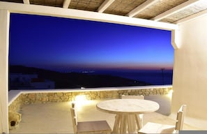 Outdoor dining - Opus studio by mykonian hospitality (Agios Stefanos)