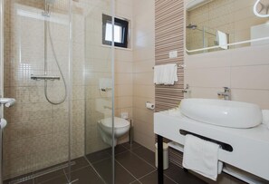 Shower, hair dryer, towels, soap - Villa Olive Tree - Fantastic location with panoramic sea views & private pool (Vinišće)