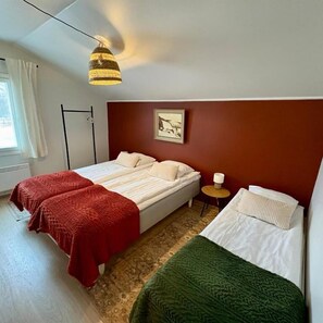 Basic Triple Room, Park View | Blackout drapes - Korpinpesä (Pargas)