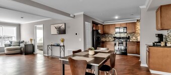 Modern 3 Bedroom, 3 Bath First-Floor Stay