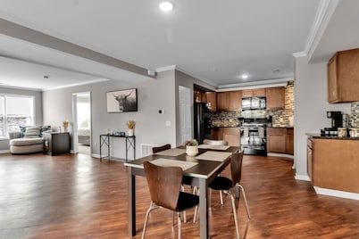 Modern 3 Bedroom, 3 Bath First-Floor Stay