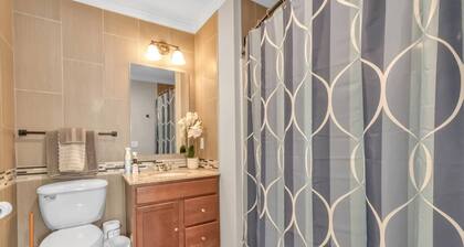 Modern 3 Bedroom, 3 Bath First-Floor Stay