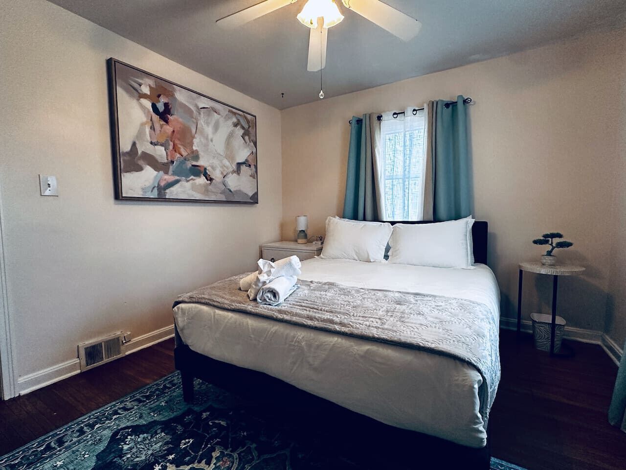 2 bedrooms, desk, iron/ironing board, travel crib