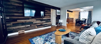 *Central location*Clean*Parking*2BDRM*A/C